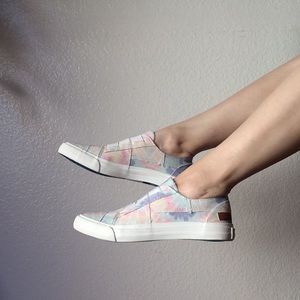 NWOT Blowfish Pastel Tie-Die Slip-On Sneakers